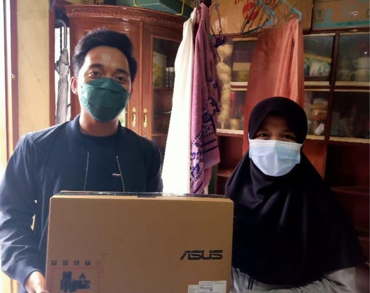 Mahasiswa penerima bantuan laptop
